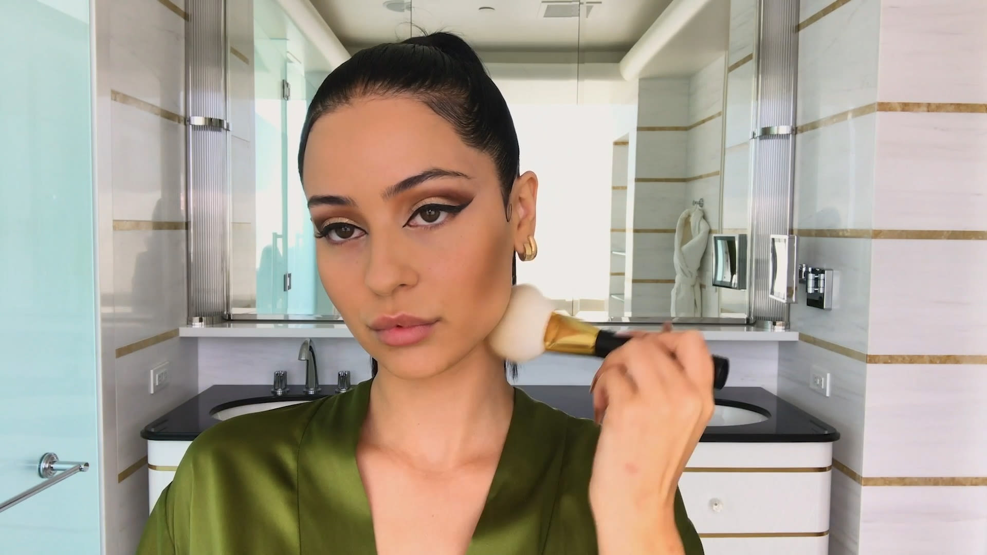 Kendall Jenner's Bronzer Makeup Trick Is Low-Key Genius, and Totally Free