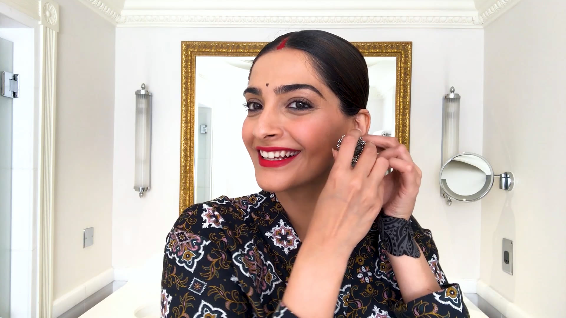 Hindi Actress Sonam Kapoor Sex Video - Watch Sonam Kapoor Gives a Lesson in '90s Bollywood Beauty | Beauty Secrets  | Vogue