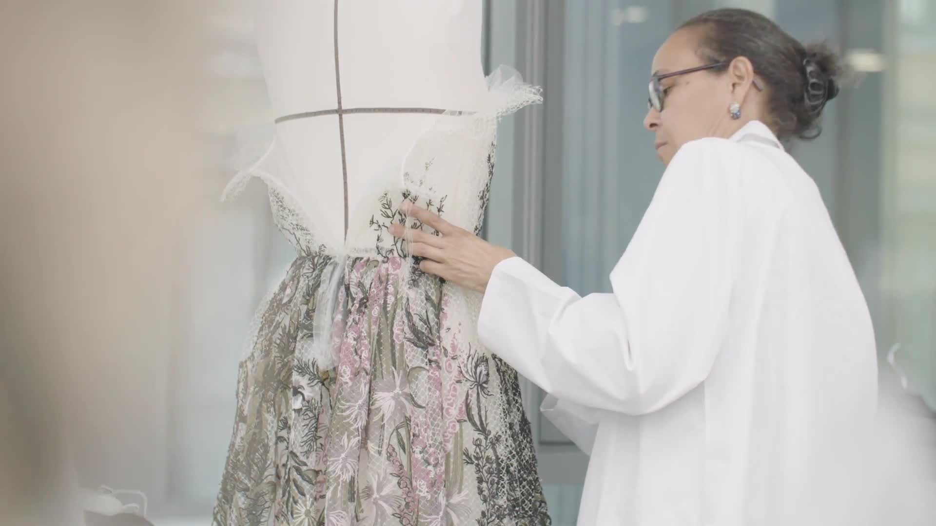 fashion designer dress video Fashion Designer Drawing Dresses