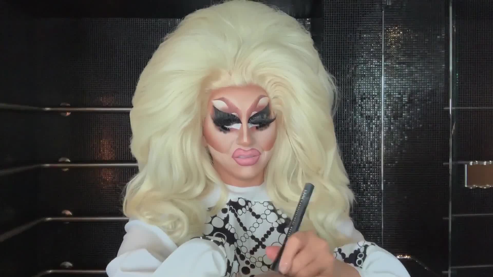 Watch Watch Rupauls Drag Race Star Trixie Mattel Do Her 33 Step Beauty Transformation Beauty 4579