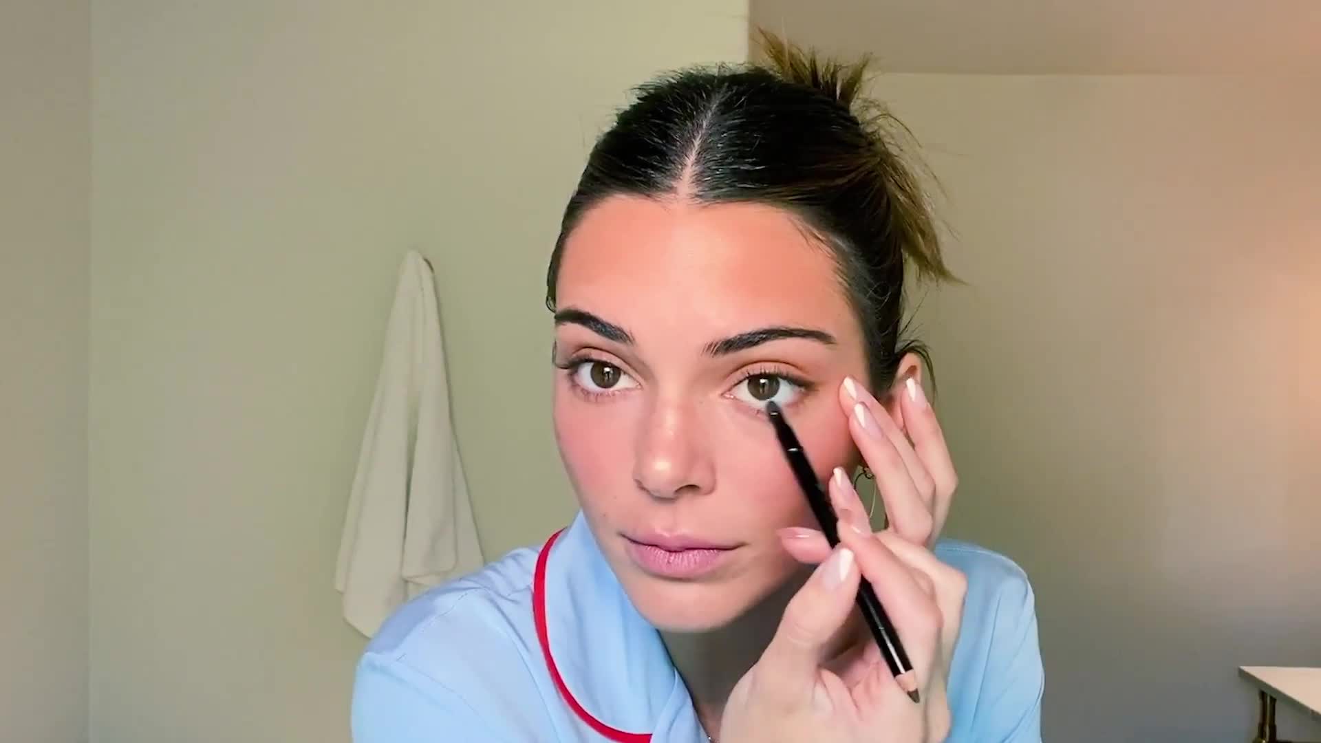 Watch Kendall Jenner on DIY Face Masks, Bronzed Makeup, and the Secret to Achieving Her Signature Pout Beauty Secrets Vogue