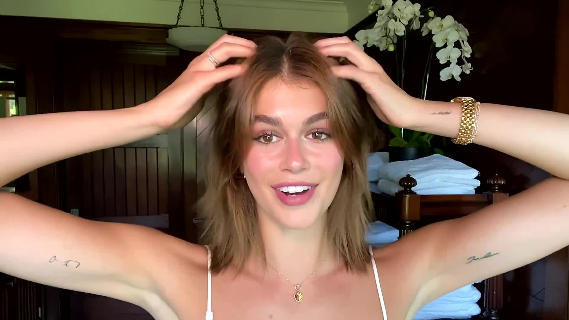 Watch Kaia Gerbers Guide to Face Sculpting and Minimal, Sun-Kissed Makeup Beauty Secrets Vogue pic