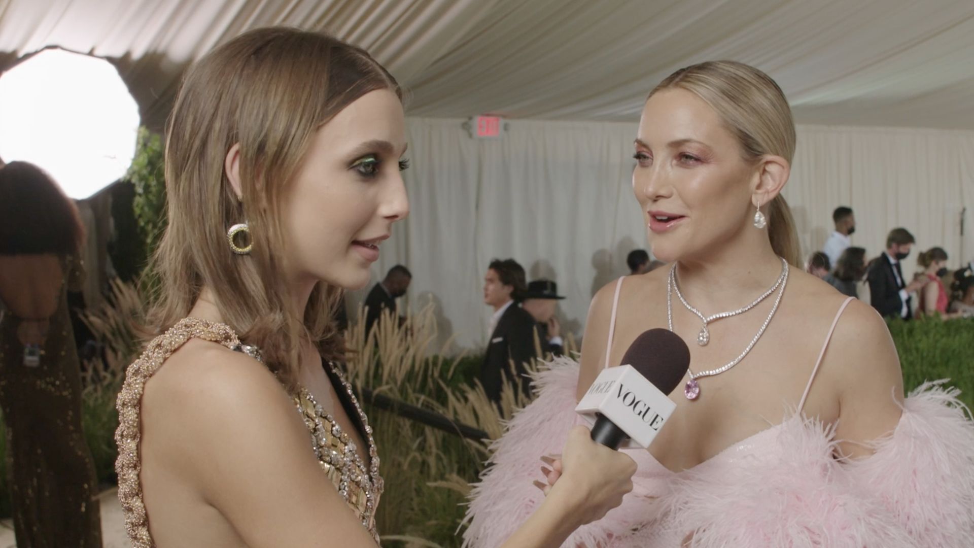 Watch Kate Hudson's Perfectly Pink Met Gala Entrance, Met Gala