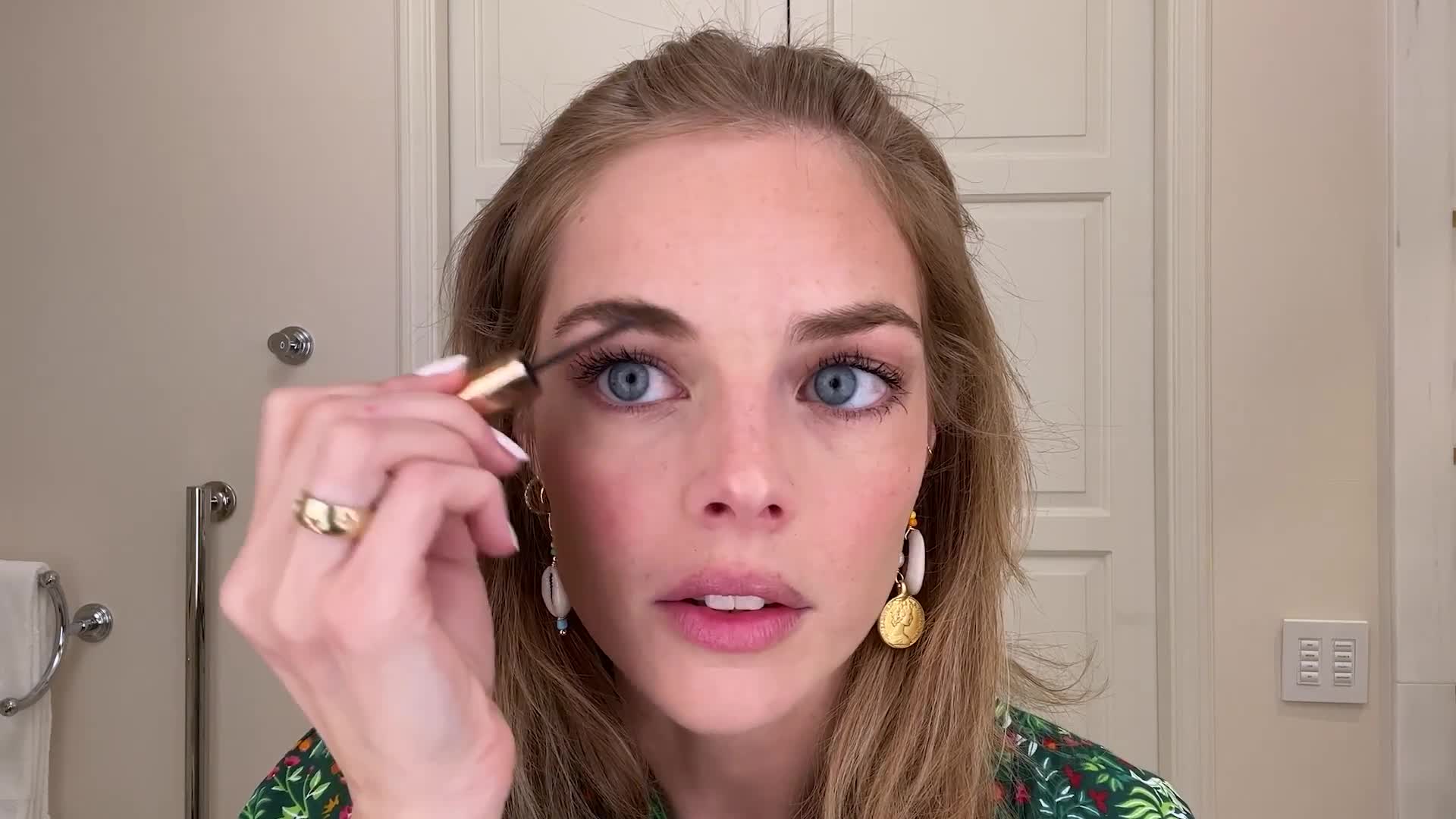 Watch Samara Weaving’s Guide to Acne-Proof Skin Care and Glittering Makeup | Beauty Secrets