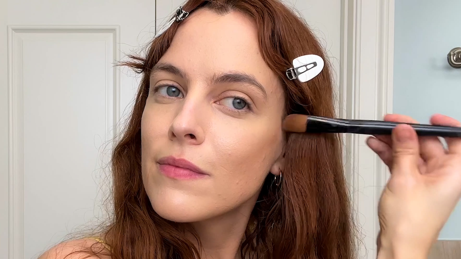 Watch Riley Keough’s Guide to Glowing Skin and No-Makeup Makeup