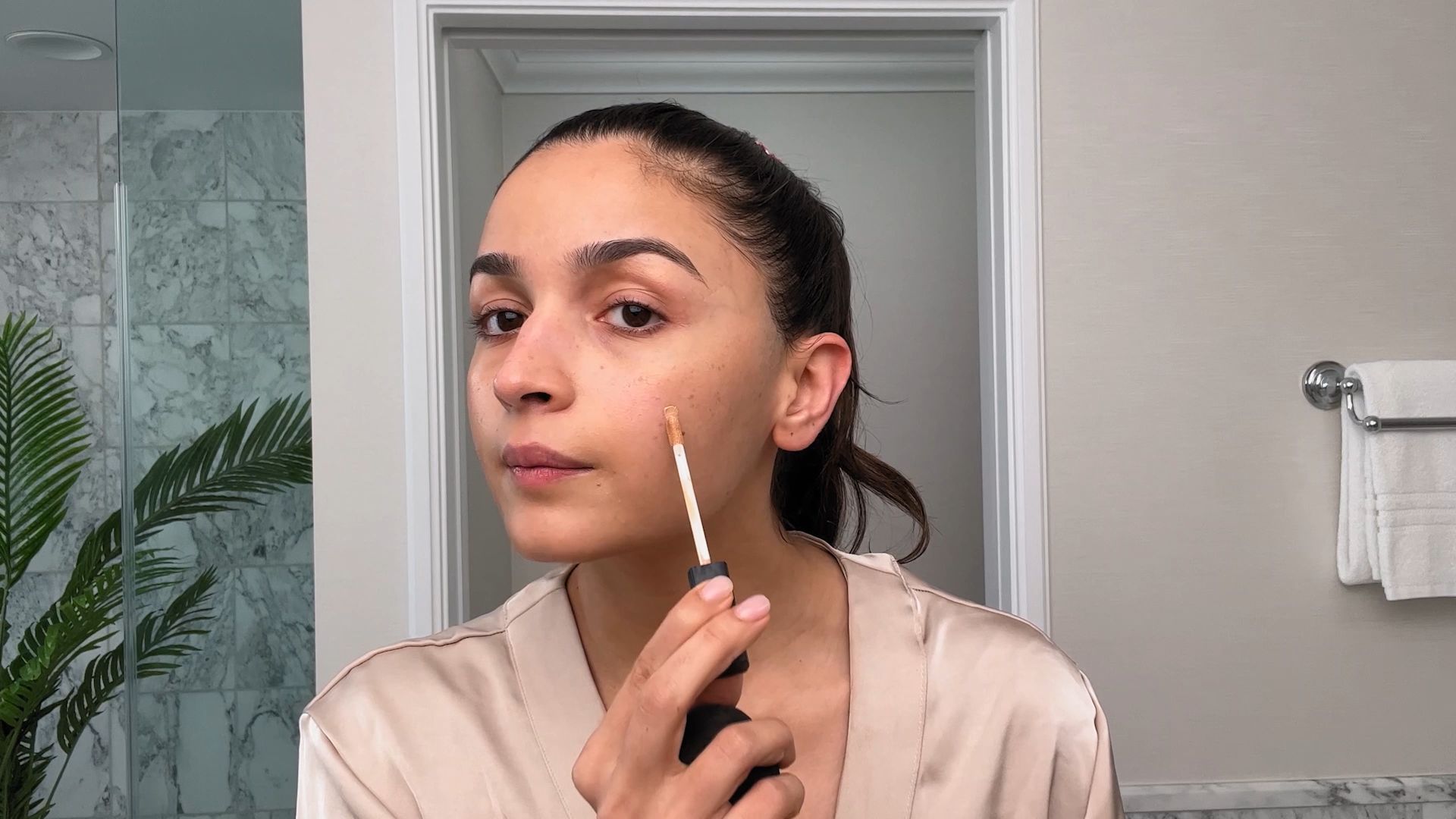 Alia Bhatt Six 2019 Xxx - Watch Alia Bhatt's Guide to Ice Water Facials and Skin-Like Makeup | Beauty  Secrets | Vogue