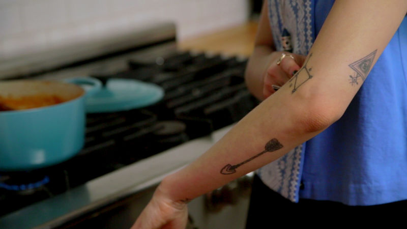 1º estúdio de tatuagem 100 vegano do brasil Watch Pamela Love S Fashion Week Tattoo Parlor At Milk Studios Elettra S Goodness Vogue