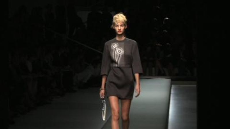 Смотреть Prada, весна-лето 2013, ready-to-wear видео Смотреть Prada, весна-лето 2013, ready-to-wear видео