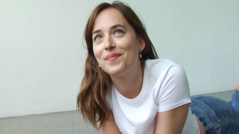 800px x 450px - Fifty Shades's Dakota Johnson on Sex, Fame, and Building a ...