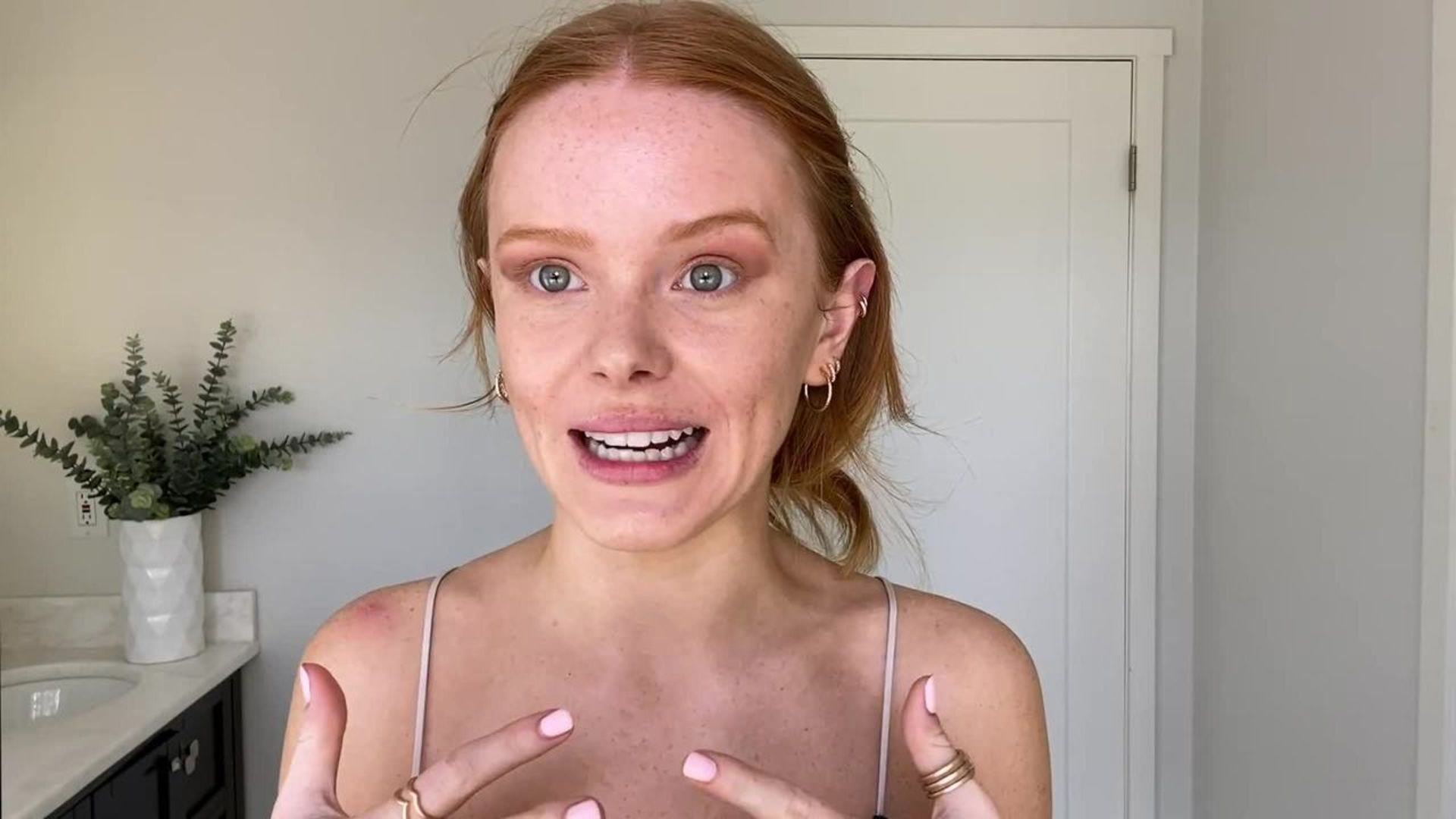 Watch Il beauty tutorial di Abigail Cowen | Vogue Italia