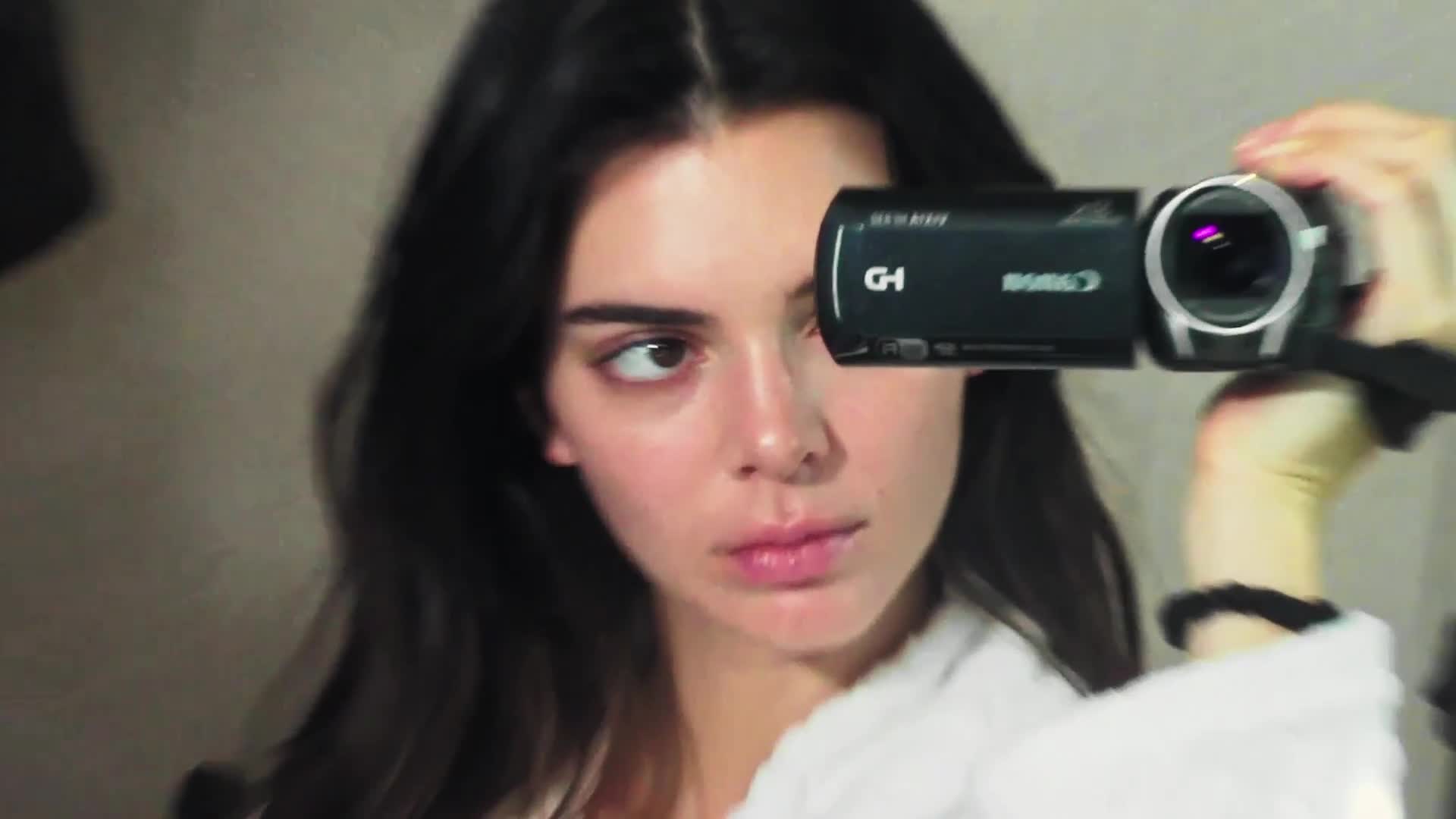 Watch Kendall Jenner Su Vogue Italia Aprile 2023 Il Video Backstage Vogue Italia 