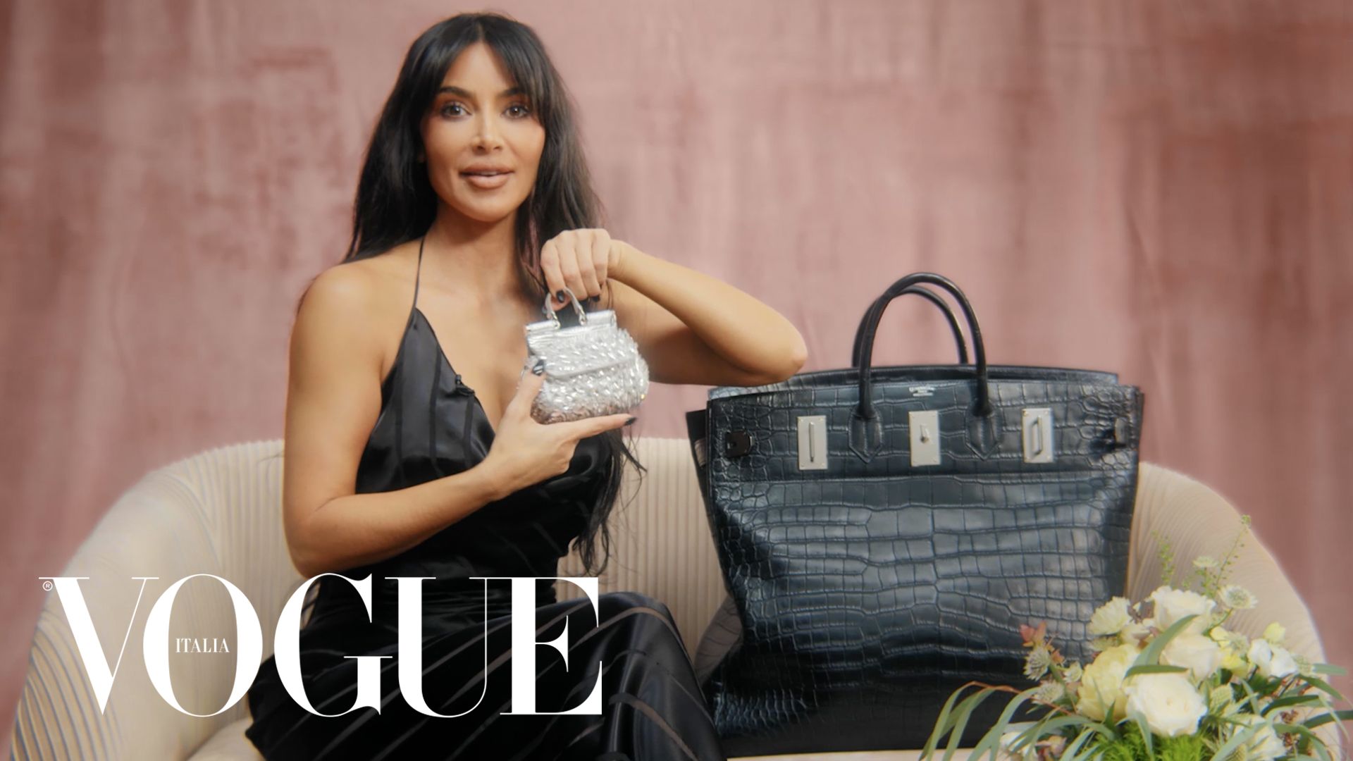 Watch Kim Kardashian rivela cosa custodisce nella sua borsa da viaggio, In  the Bag