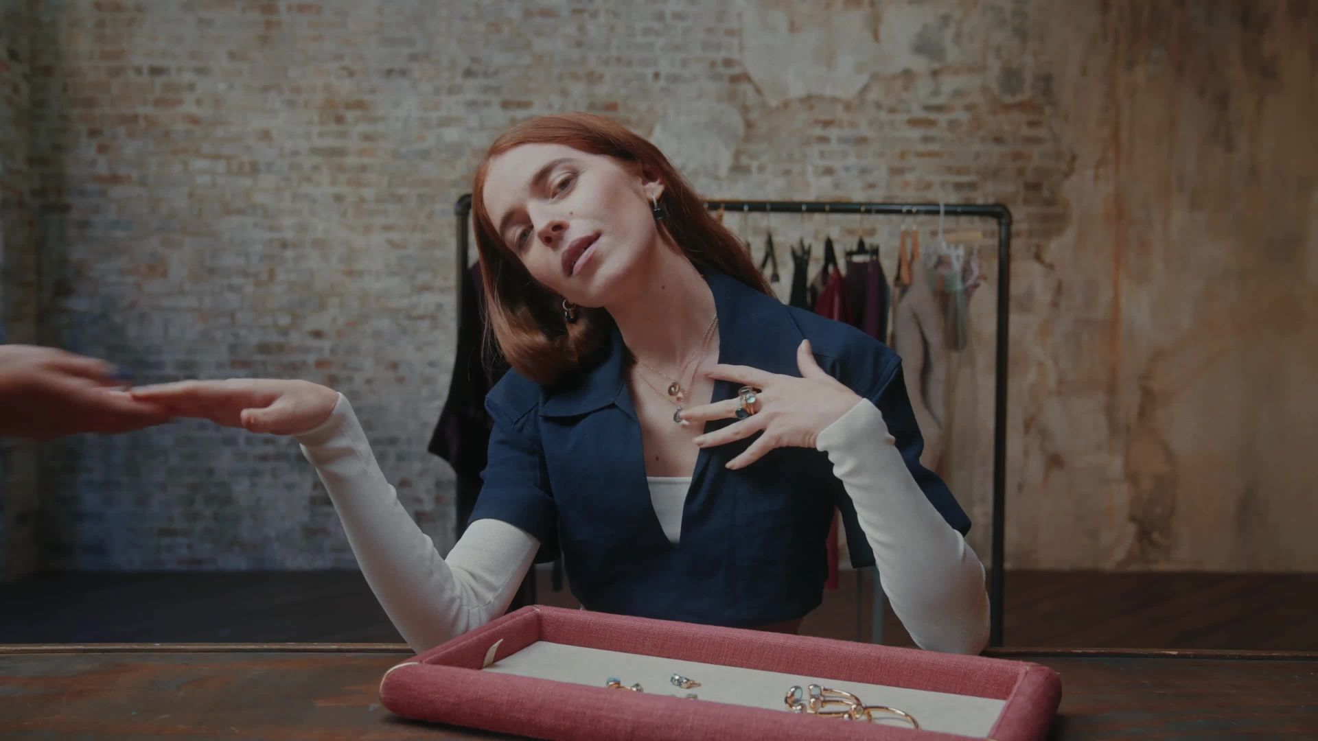 Watch Valentina Romani indossa Pomellato Nudo | Vogue Italia