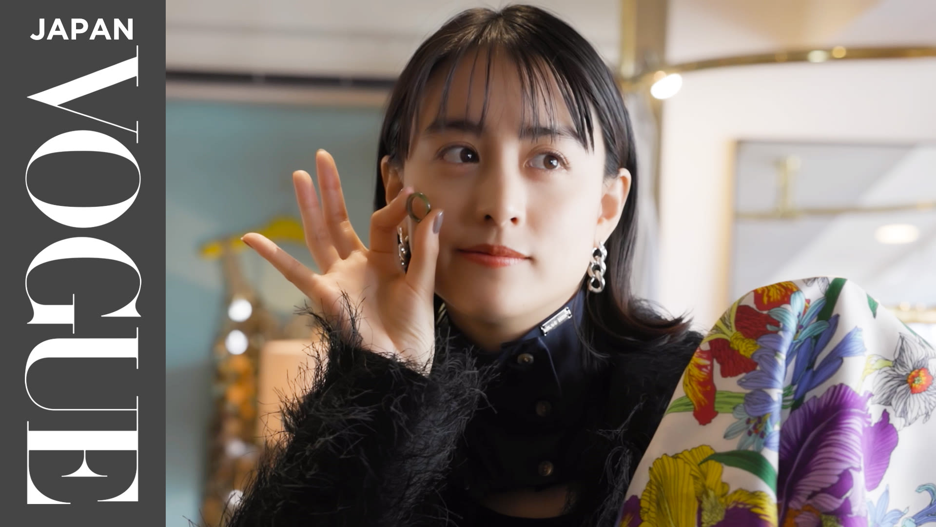 山本美月高画質画像 を探すための、ショッピングに密着。| Shopping with | VOGUE JAPAN | Vogue  Japan