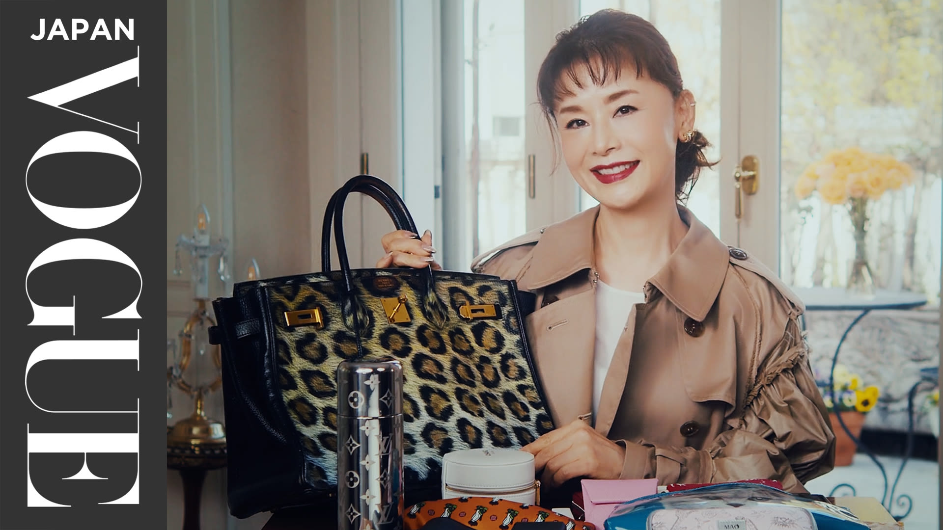 Watch 大地真央のバッグの中身は 猫グッズからシャネルまで 愛情に満ちた逸品たち In The Bag Vogue Japan