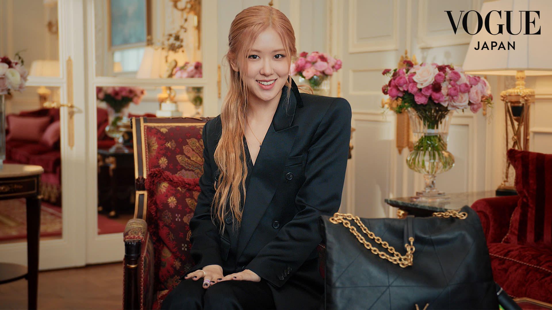 Watch BLACKPINK ロゼのバッグの中身は？美容アイテムや激辛ソースなど、選りすぐりのアイテムたち。 In The Bag