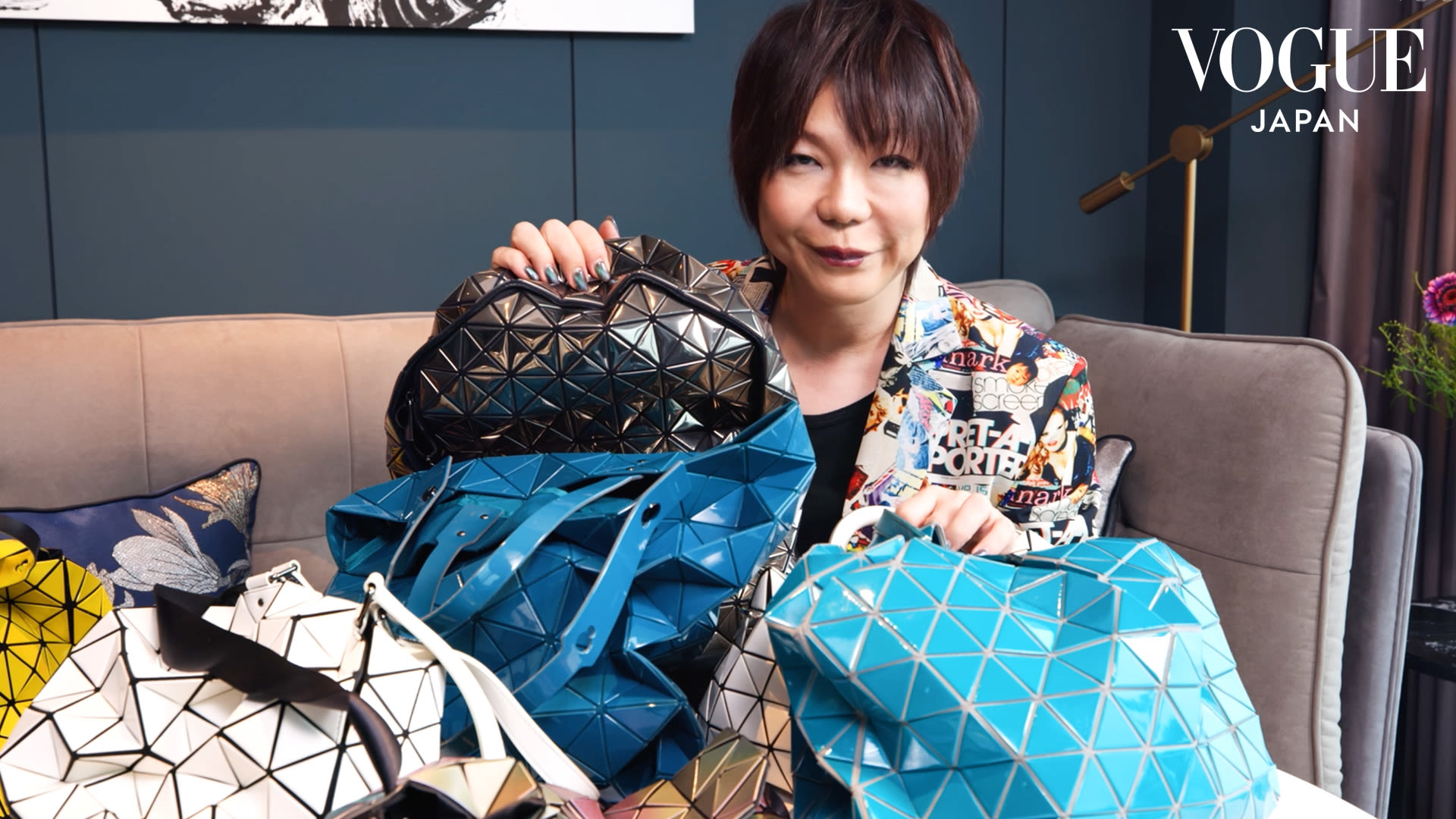 Watch ミッツ・マングローブがバッグの中身をありのままに大公開。驚きのコレクションも披露！ In The Bag VOGUE