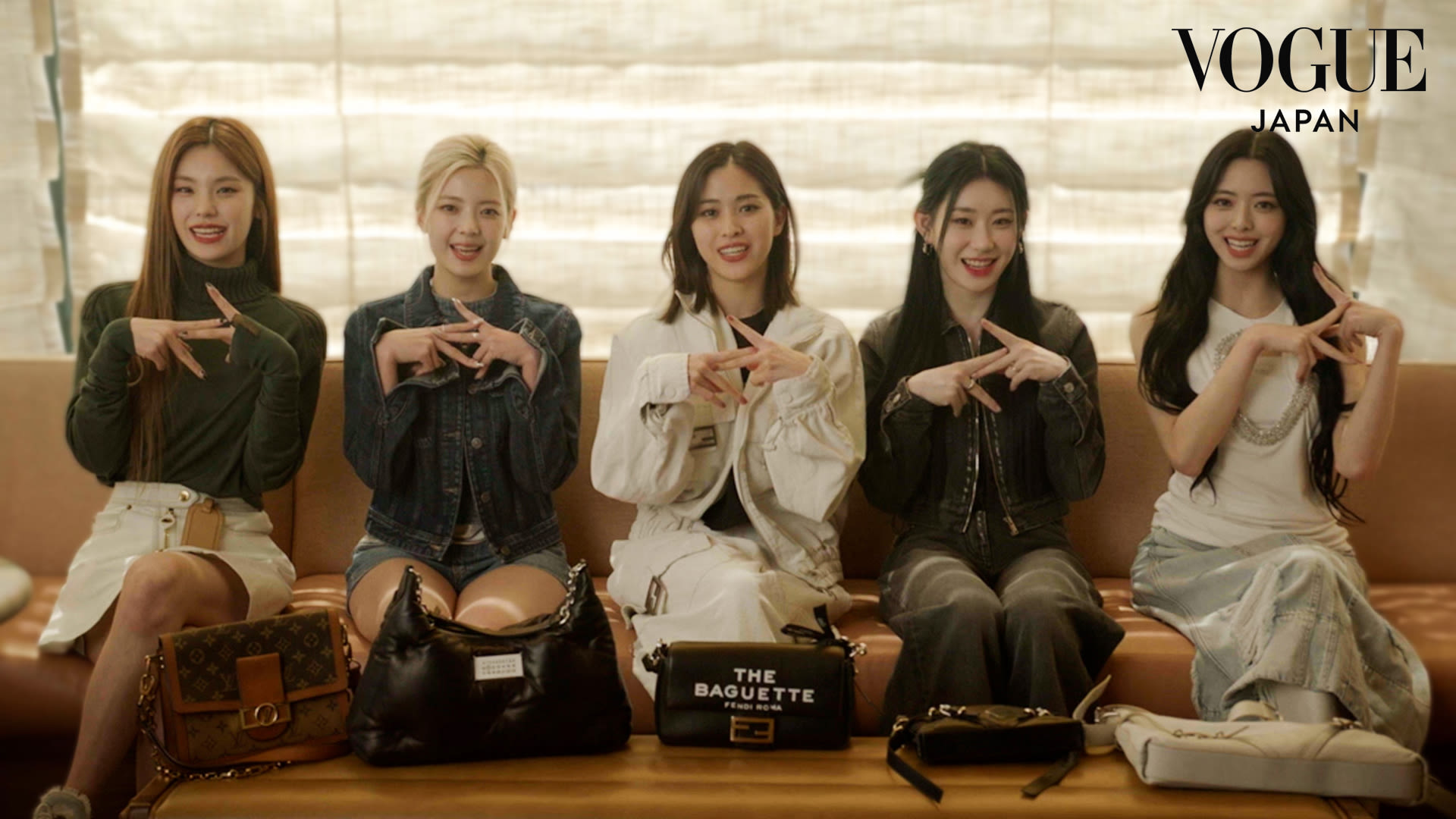 Watch ITZYがバッグの中身を大公開！日本のお菓子や愛用コスメ etc. In The Bag VOGUE JAPAN In