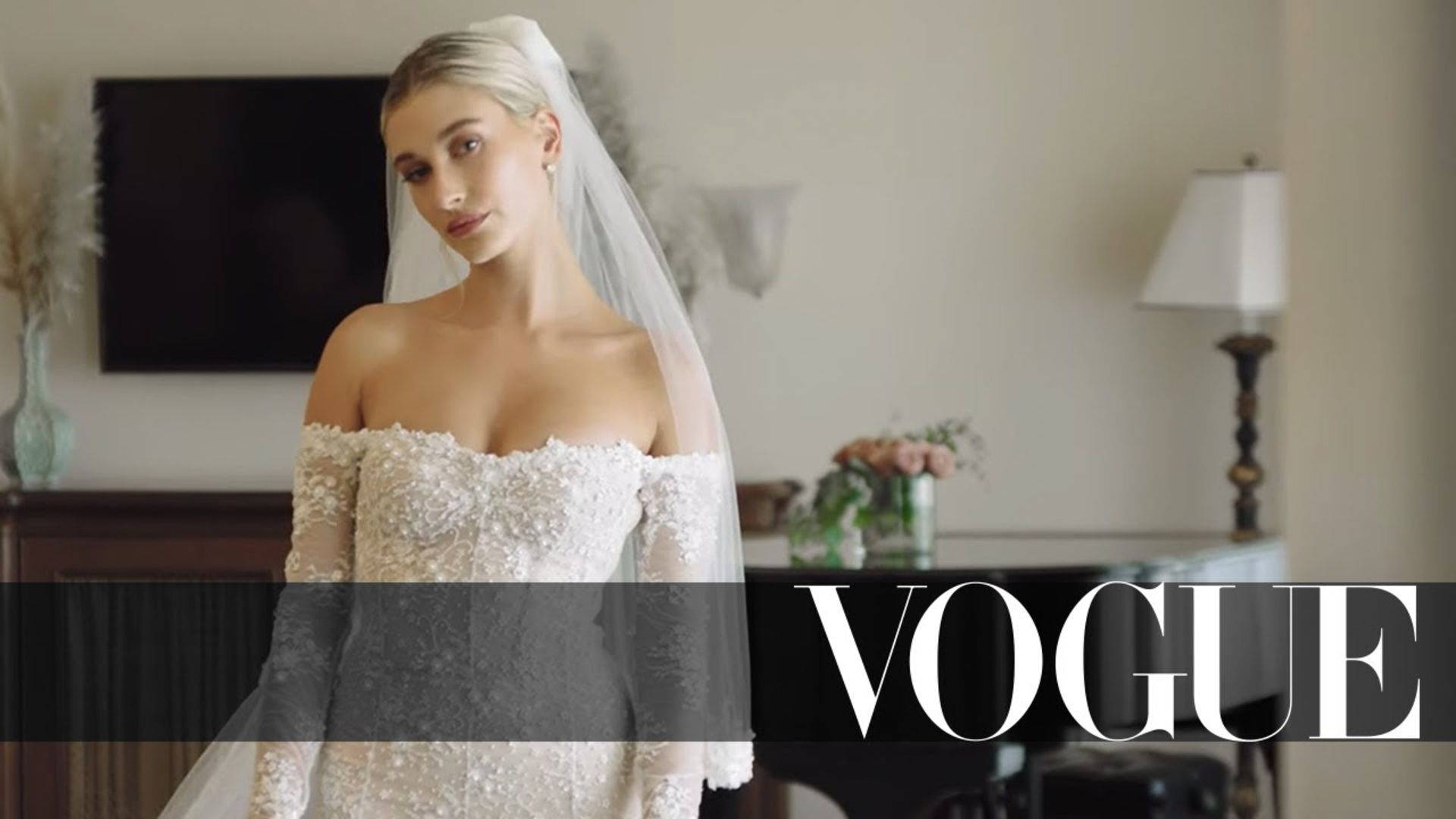 Ver La historia detrás del vestido de Hailey Bieber | Vogue