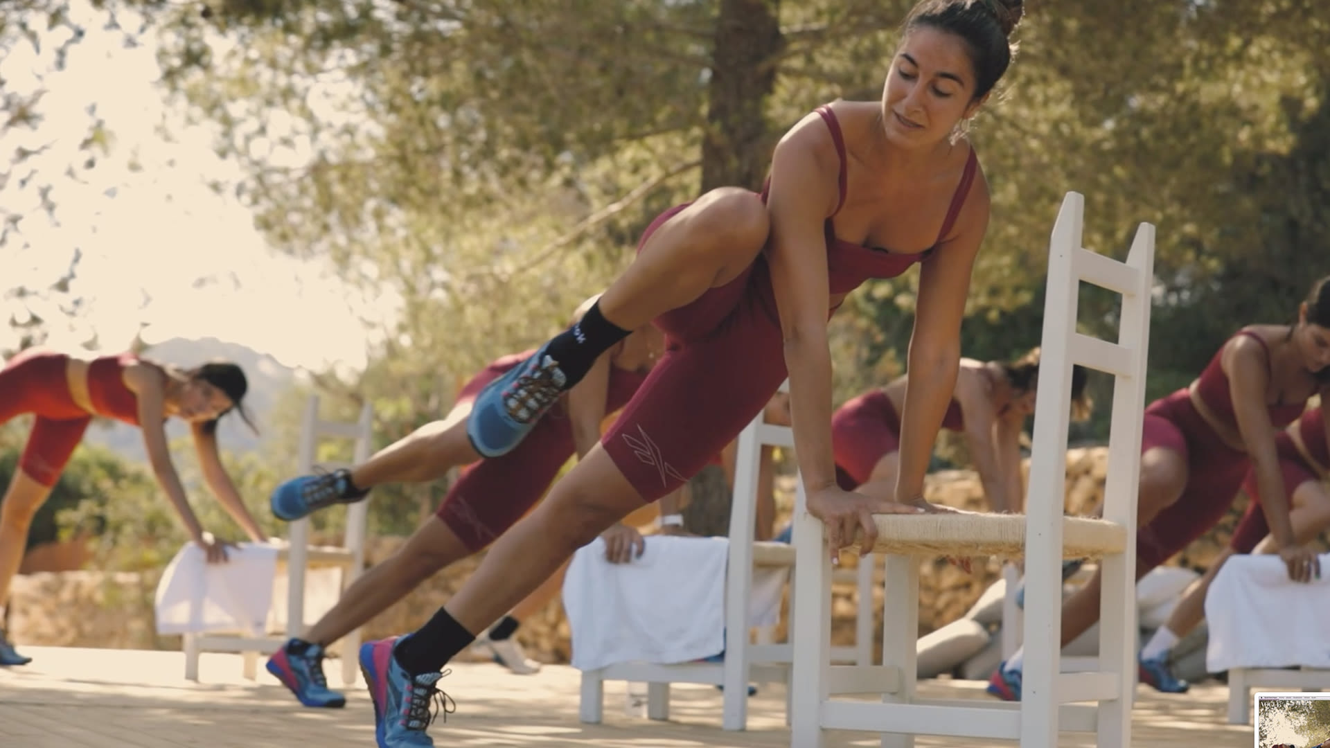 Entrenamiento de Fit Pilates con softball para tonificar abdomen, piernas y  glúteos, VOGUE España 