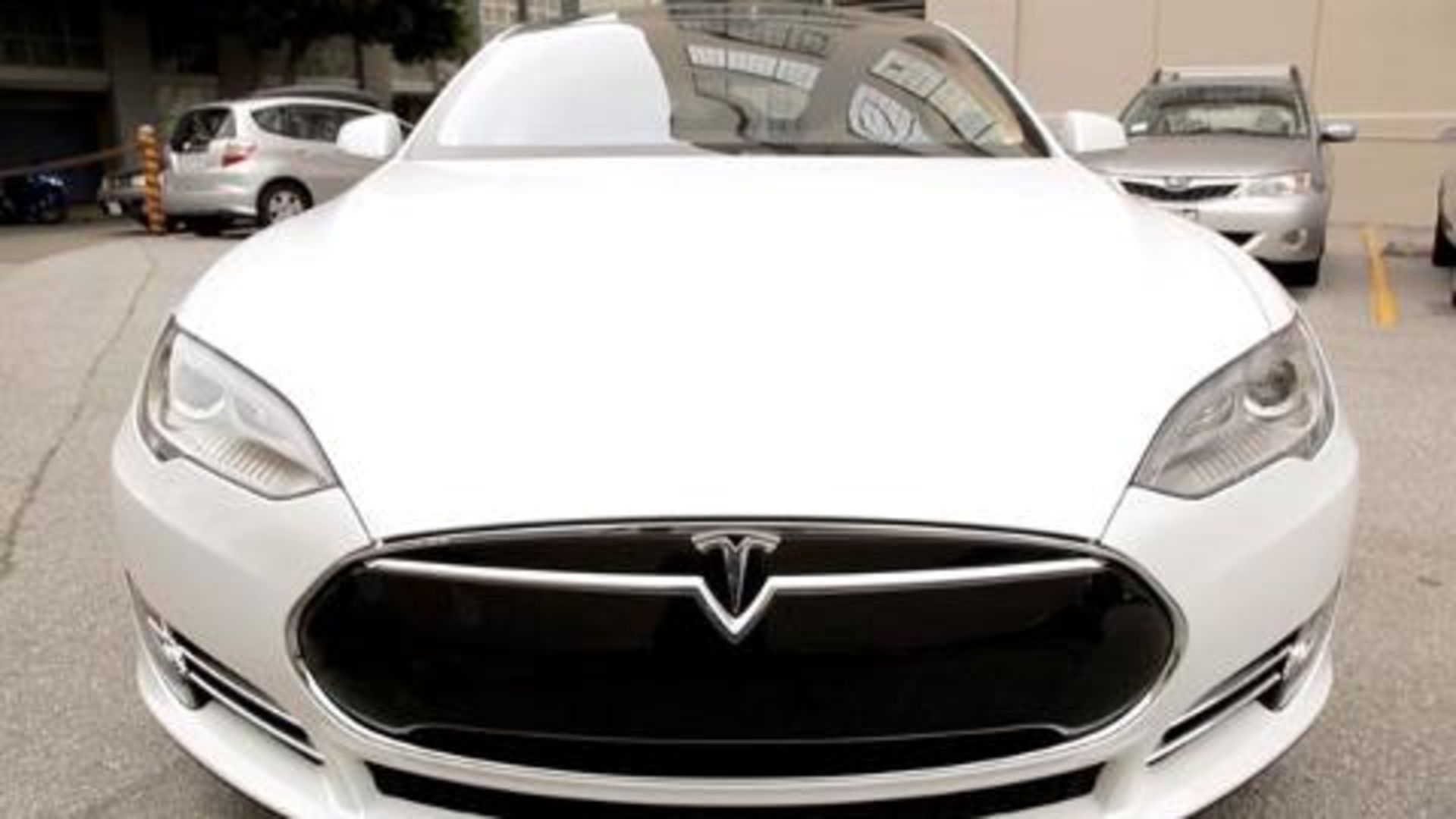 Watch Tesla Model S Software Update 4.0 WIRED