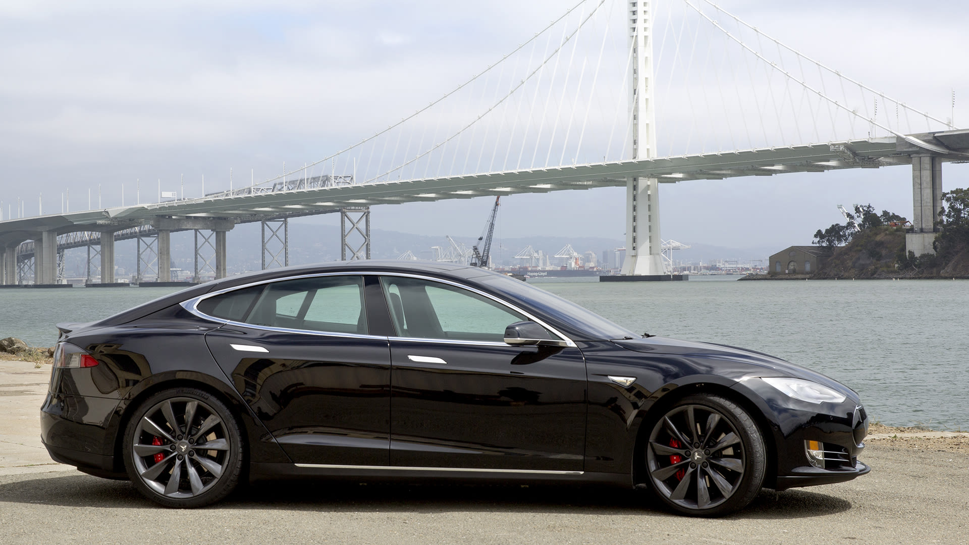 Watch The Ludicrously Fast Tesla Model S P90D Zero to 60 at Supercar Speeds WIRED
