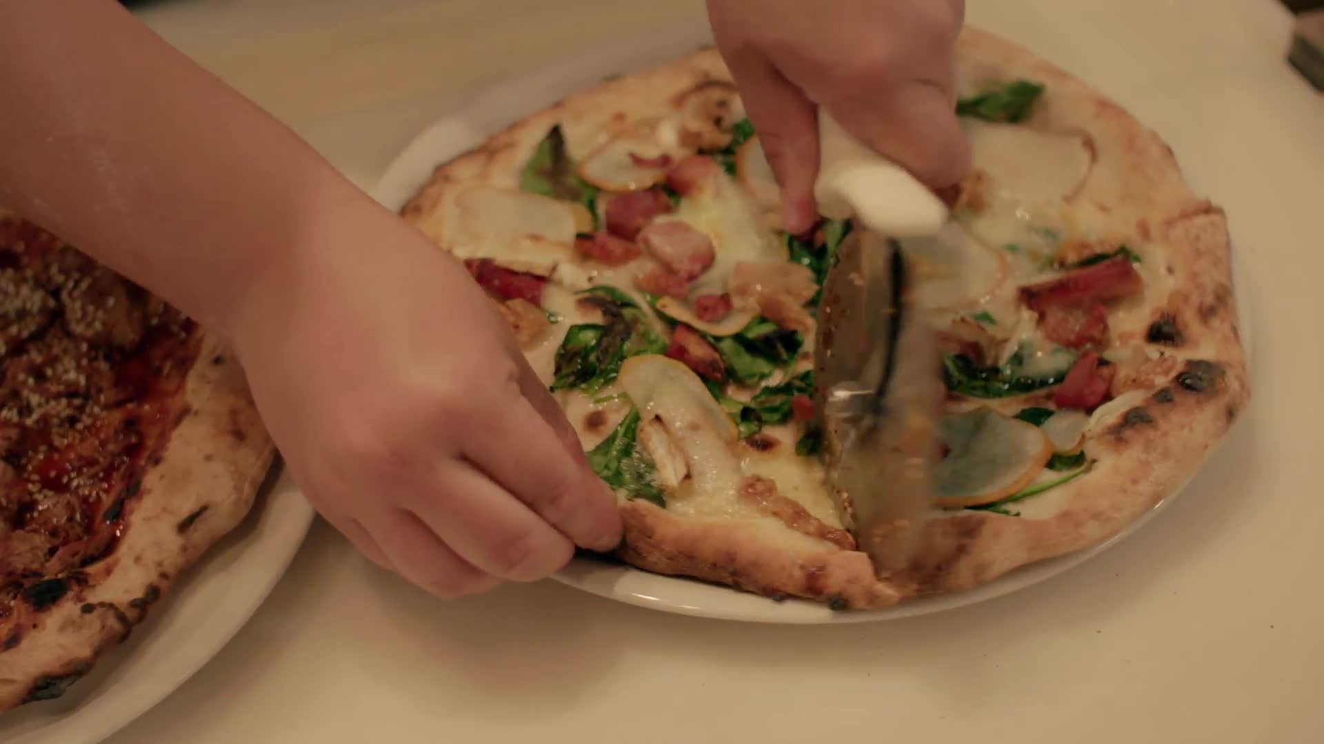 Watch How a DeafRun Pizzeria Takes Your Order Over the Phone WIRED