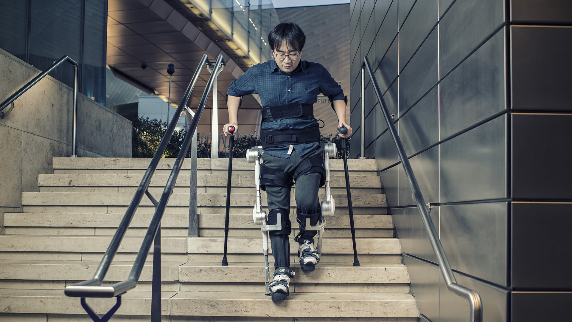 Watch Hyundai S Exo Skeleton Makes Everyone An Iron Man Wired