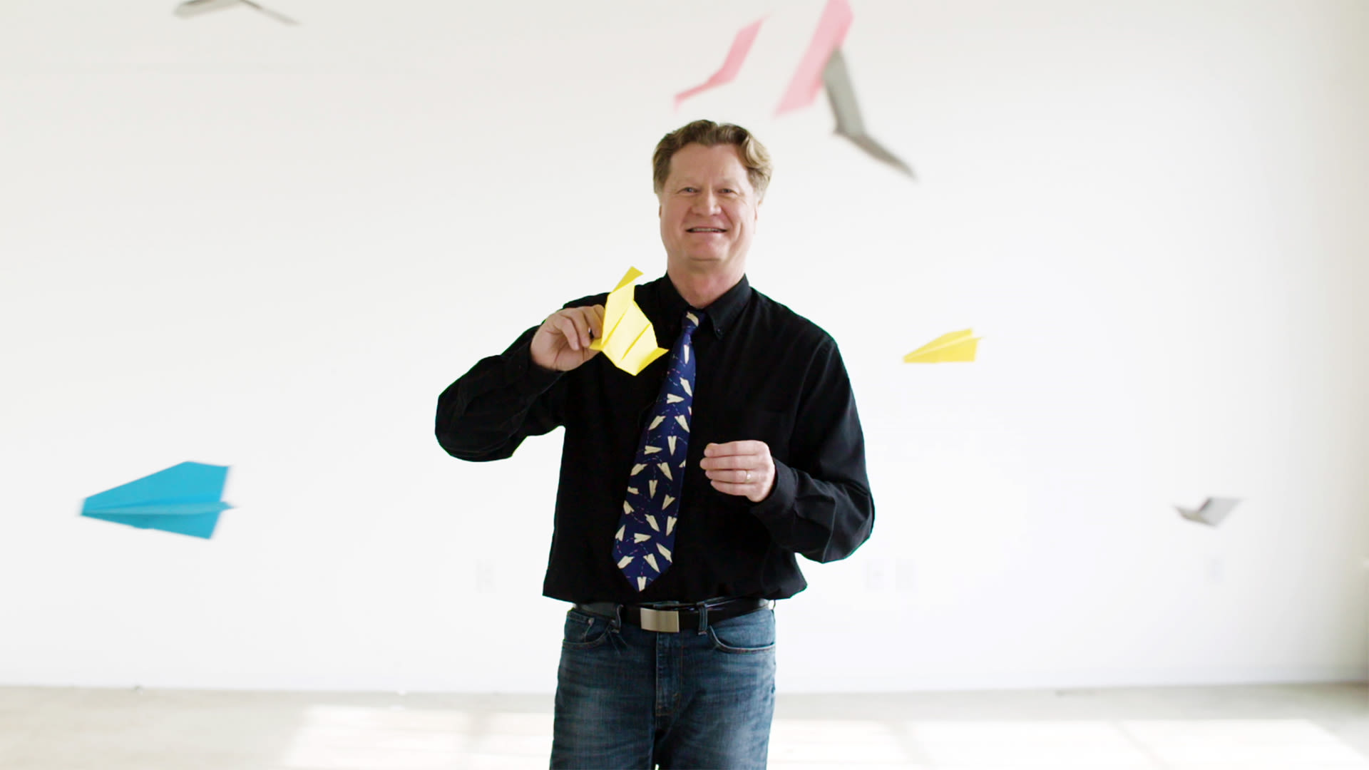 Watch How This Guy Folds And Flies World Record Paper Airplanes Obsessed Wired