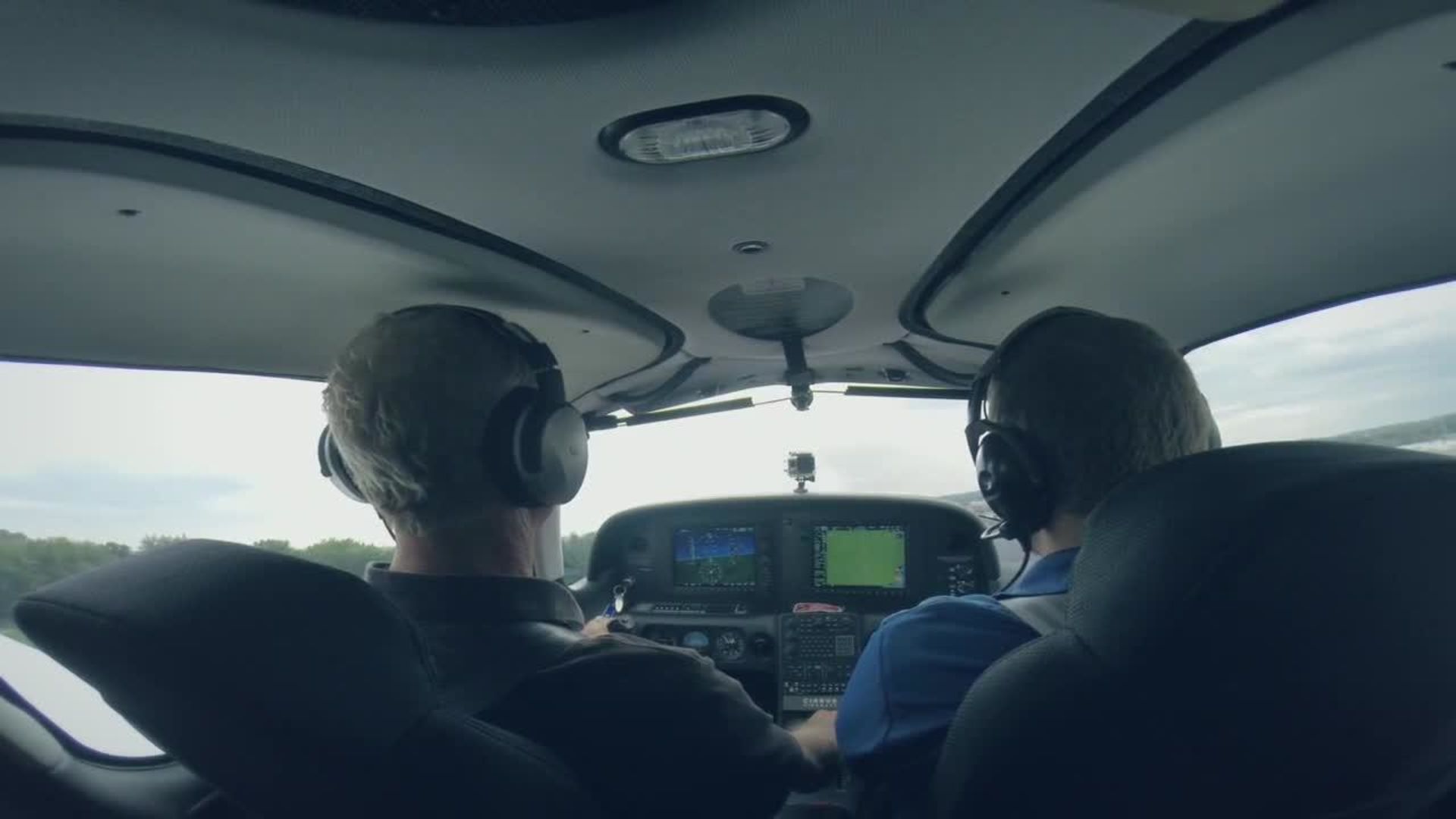 Watch Il video del pilota cieco alla guida di un aereo | Wired Italia