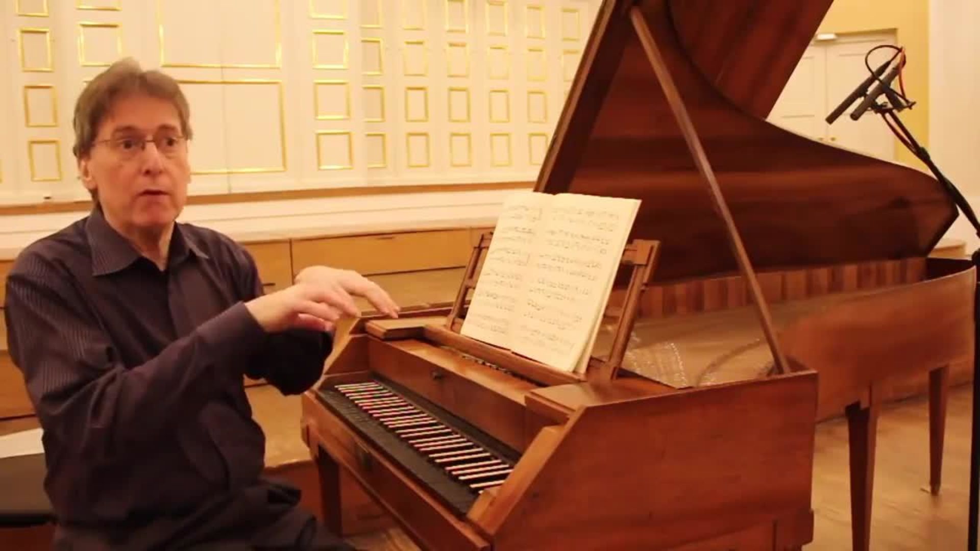 Watch Ecco come suona la musica di Mozart suonata sul pianoforte di