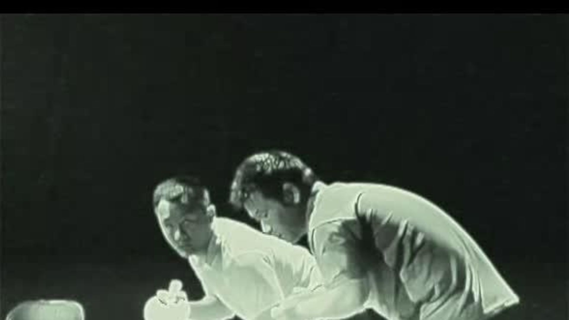 Watch Guarda Bruce Lee che gioca a ping pong con il nunchaku | Wired Italia
