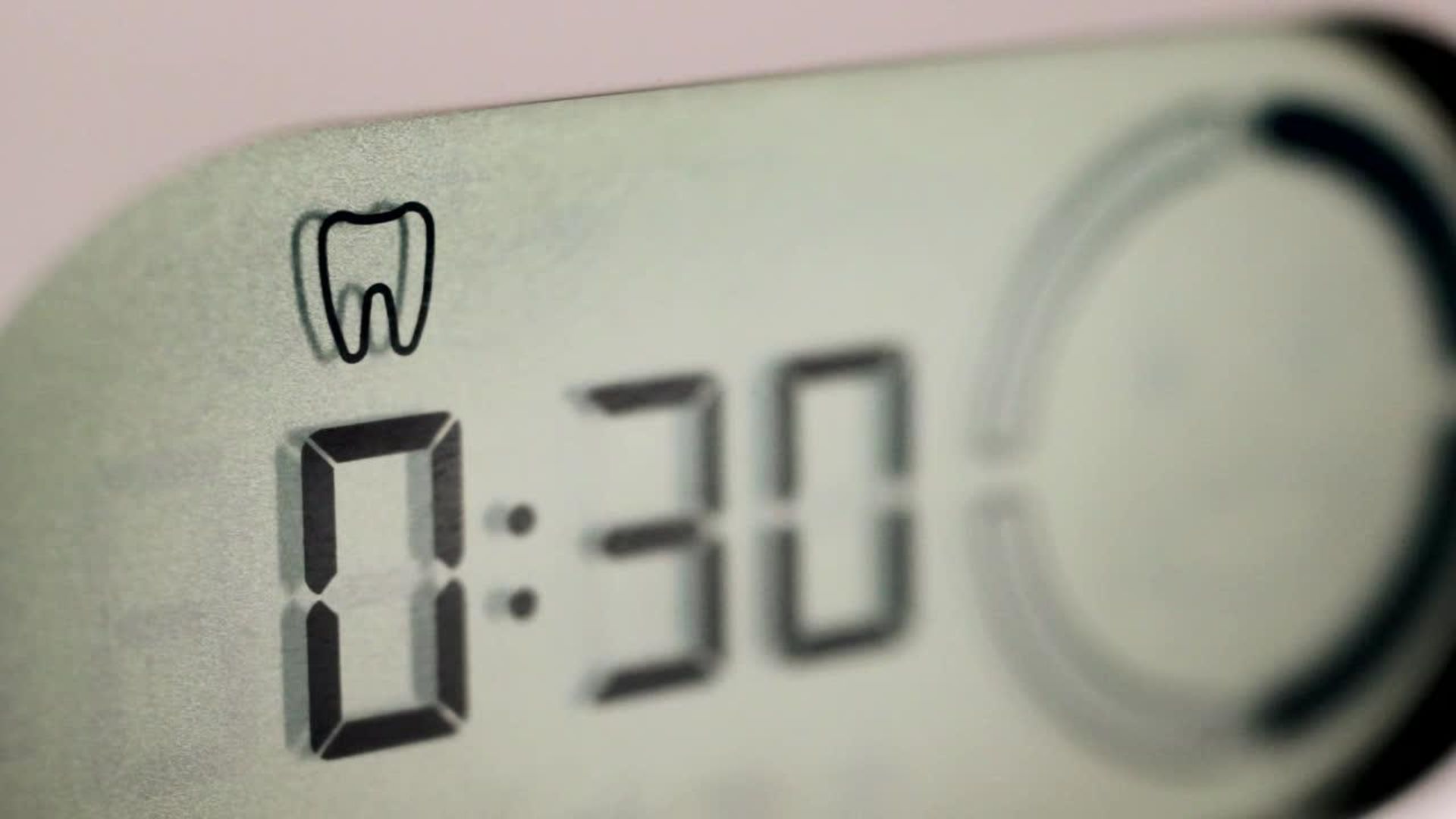 Watch Recensione Oral-B pro 7000 | Wired Italia