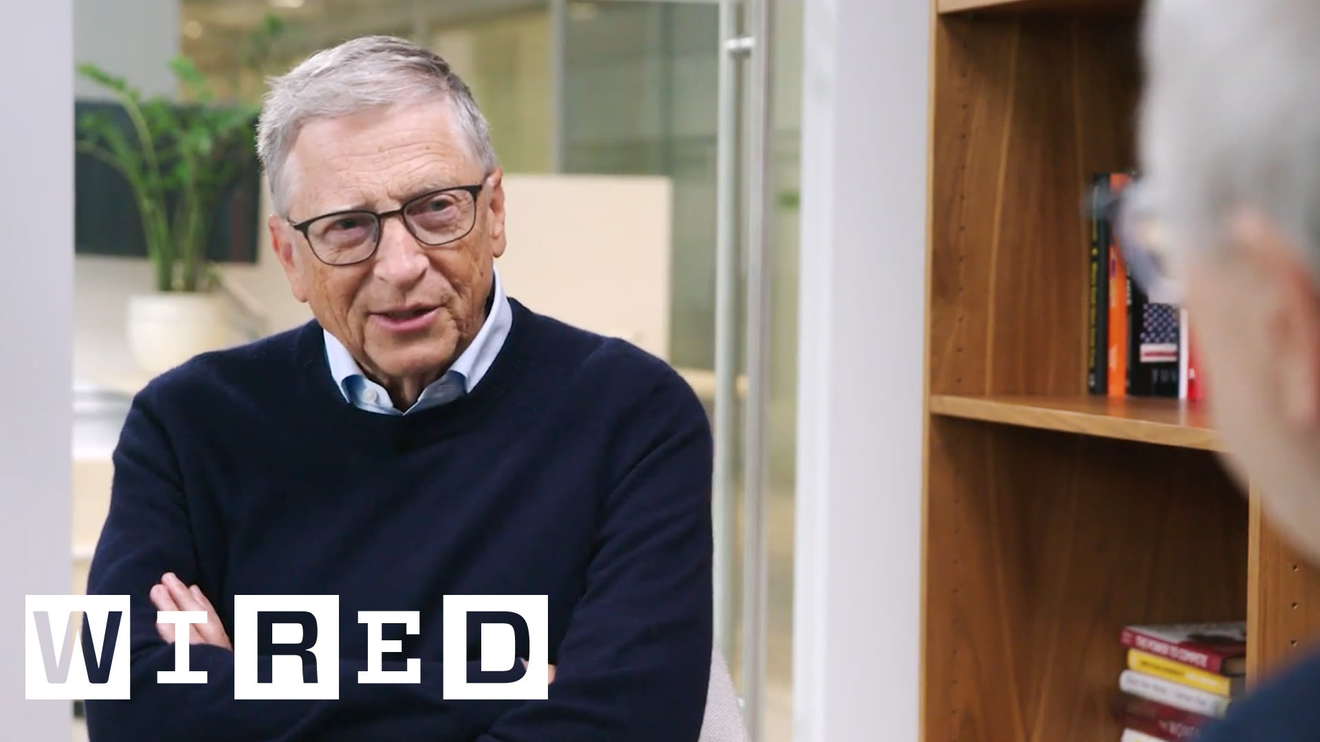 Watch ビル・ゲイツが語る学生時代、家庭環境、マイクロソフト成功への